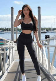 Blisse - Women's Activewear Set (BOTTOM SIZE: MEDIUM, TOP SIZE: MEDIUM)